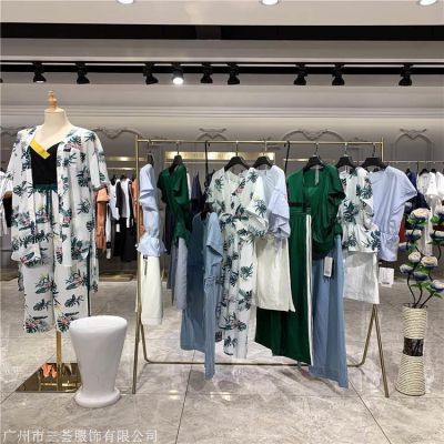 品牌折扣店經(jīng)營(yíng)指南 從貨源選擇到女裝批發(fā)的成功之道